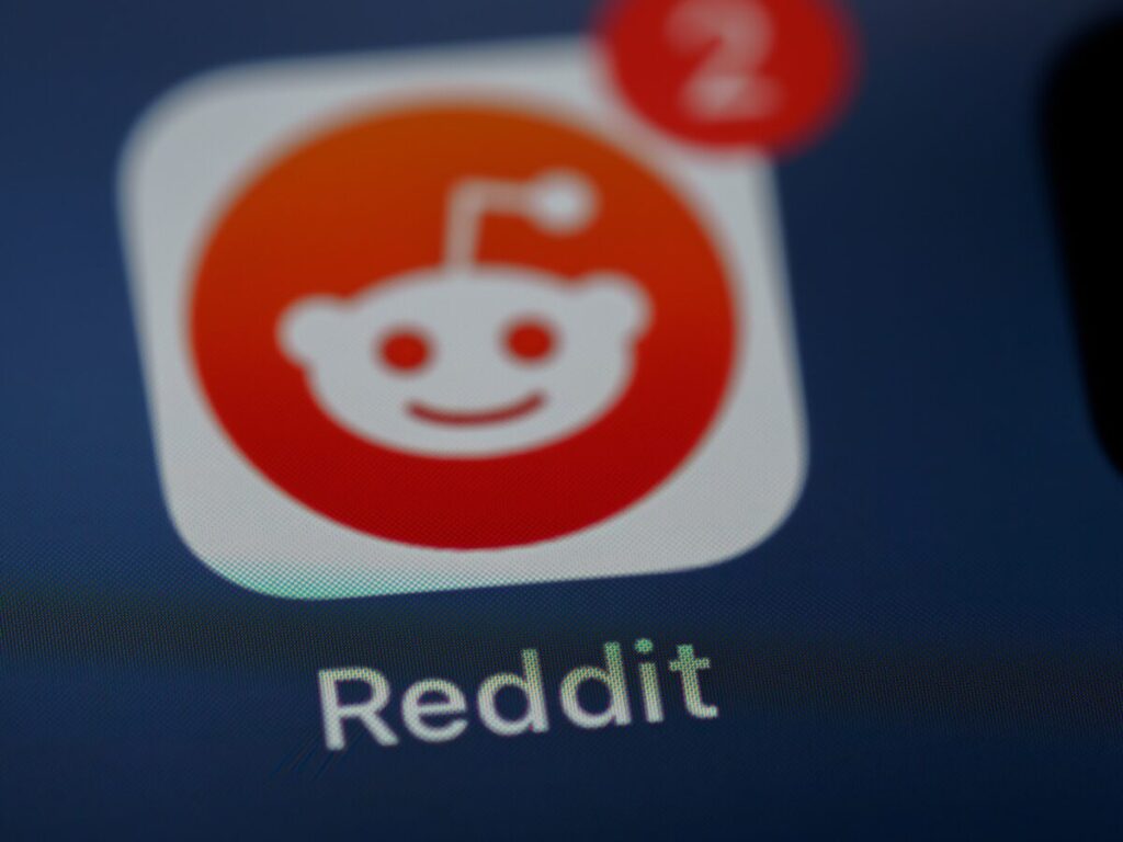 Reddit app logo with a notification badge on a smartphone screen.